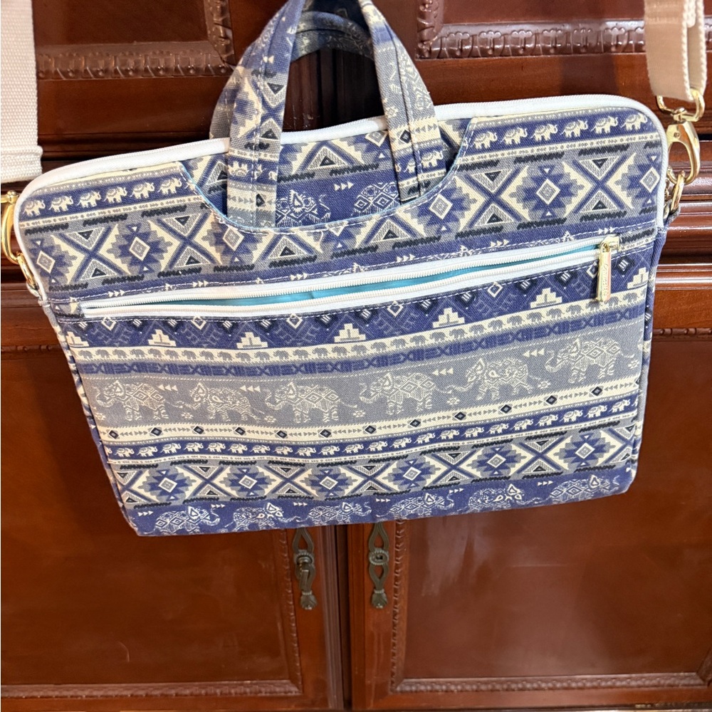 Canvaslove laptop bag
Blue Tribal Print
Crossbody or Briefcase 
Many pockets EUC - Picture 15 of 16